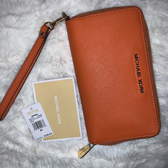 Michael Kors Phone Case/Wristlet - Picture 6 of 6